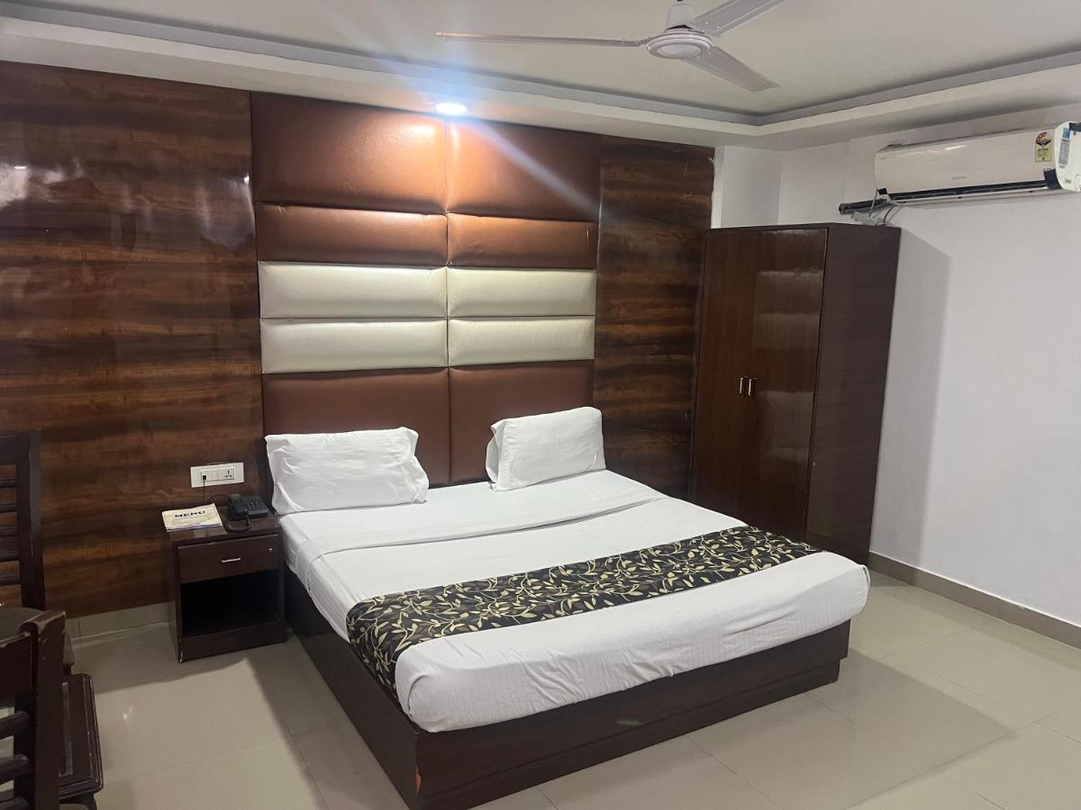 Hotel Le Mount Near Igi Airport Yeni Delhi Dış mekan fotoğraf